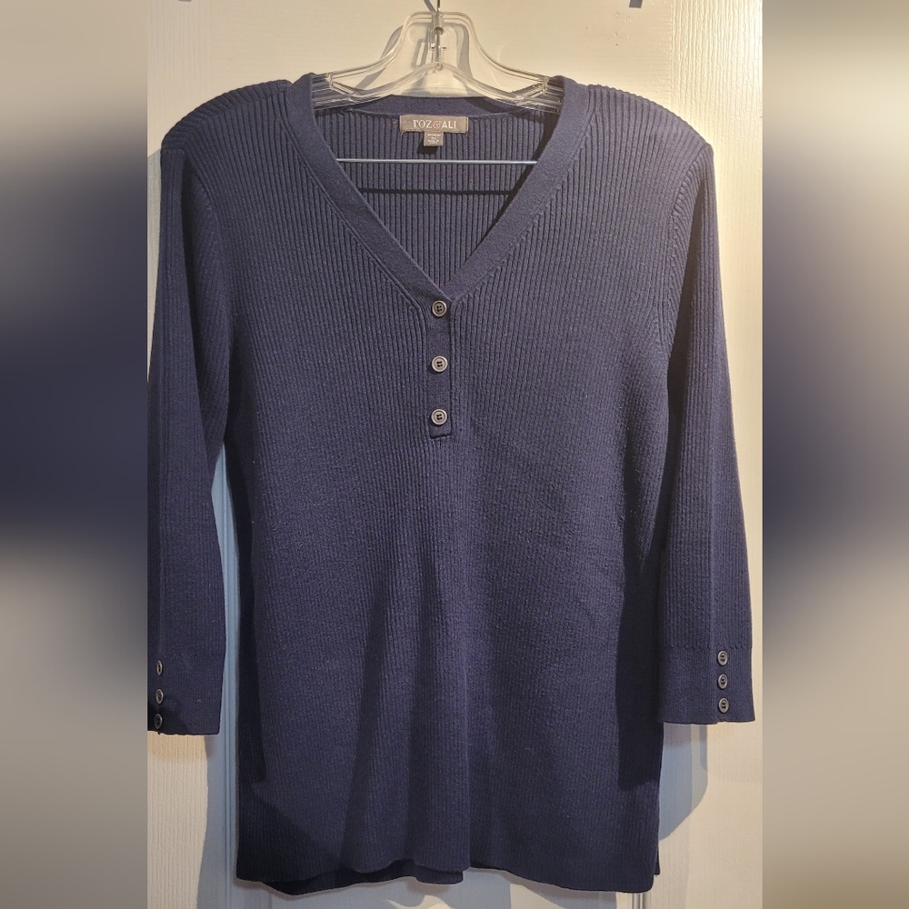 Sweater, below elbow length Sleeve